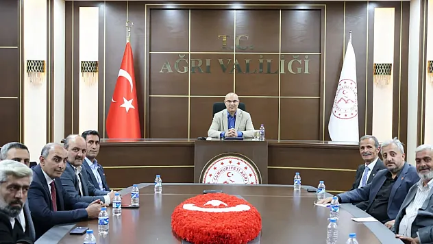 Ağrı'da Mahallelerin Nabzı Tutuldu: Vali Mustafa Koç'tan Muhtarlara Önemli Mesajlar!