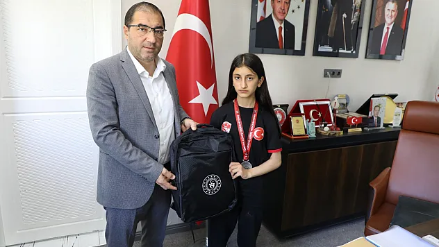 Ağrı'dan Türkiye İkinciliği: Havva Şahin Minikler Güreş Şampiyonası'nda Göz Doldurdu