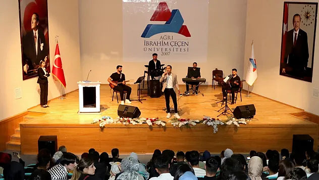 Ağrı İbrahim Çeçen Üniversitesi'nde Bahar Şenlikleri Kapsamında Ses Yarışması Düzenlendi