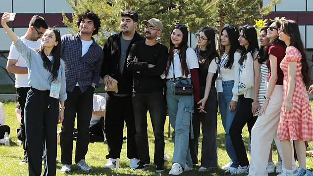 Ağrı İbrahim Çeçen Üniversitesi: 'Gülümse, Çünkü Burası Kampüs Hayatı!'