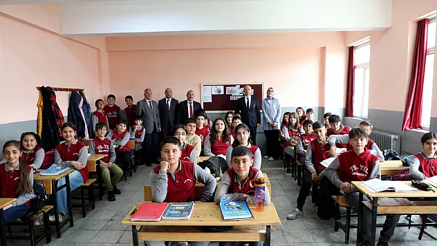 Ağrı İl Milli Eğitim Müdürü Hasan Kökrek'ten 75. Yıl Ortaokuluna Ziyaret