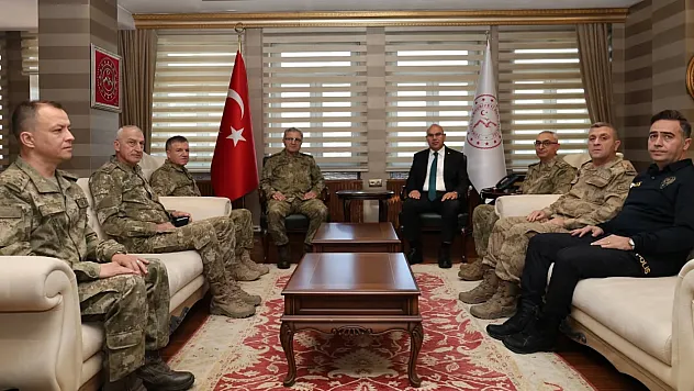 Ağrı Valisi Mustafa Koç, Kara Kuvvetleri ve 3'üncü Ordu Komutanlarını Makamında Ağırladı