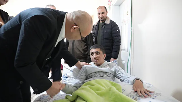 Ağrı Valisi Mustafa Koç'tan Özel Gereksinimli Bireylere Anlamlı Ziyaret