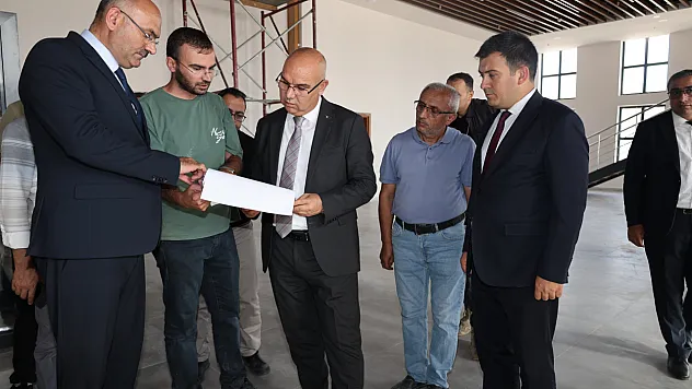 Ağrı Valisi Mustafa Koç'tan Patnos İlçe Halk Kütüphanesi'ne Ziyaret