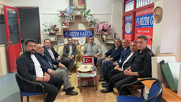 Gazeteci-Yazar Mustafa Eranıl'a Kocaeli Körfez Ağrılılar Derneği'nden Anlamlı Teşekkür
