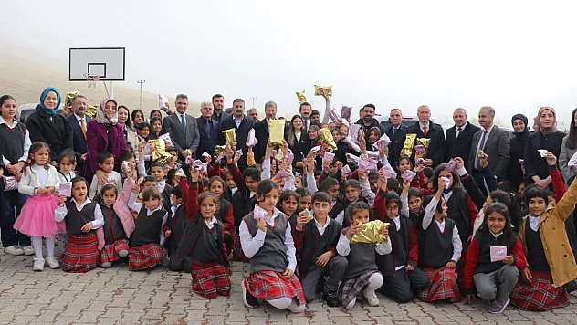 AİÇÜ Rektörü Prof. Dr. İlhami Gülçin, Doğduğu Köyde Öğrenci ve Öğretmenlerle Buluştu
