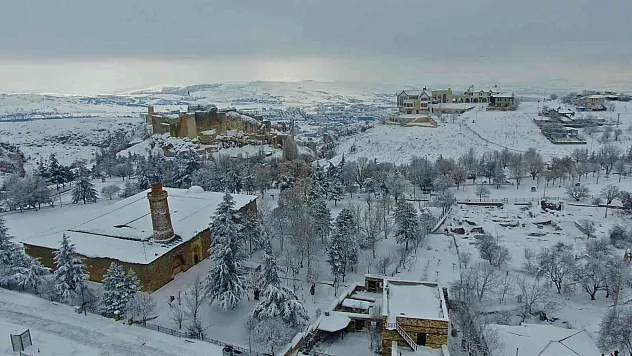Elazığ beyaza büründü, medeniyetler beşiği Harput'ta kartpostallık görüntüler oluştu
