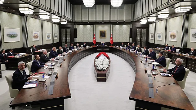 Cumhurbaşkanlığı Kabinesi Beştepe'de Toplanıyor: Gündemde Terörsüz Türkiye ve Bölgesel Gerilim Var