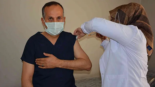 Başkan Saklı 4. doz aşı oldu
