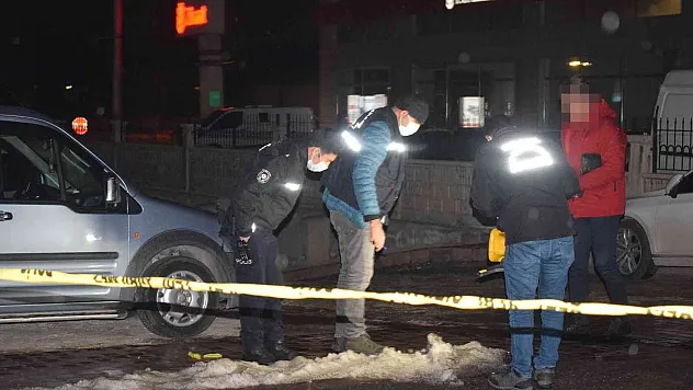 Evinin önünde silahlı saldırıya uğrayan işadamı yaralandı
