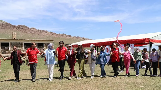 Diyadin Çoban Yaylası'nda Renkli Şenlik: Kızılay Ağrı Şubesi'nden Unutulmaz Bir Gün