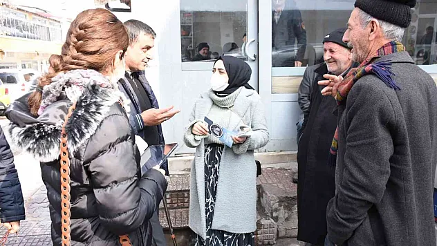 Sağlık ekipleri, vatandaşlara tütün ürünlerinin zararlarını anlattı
