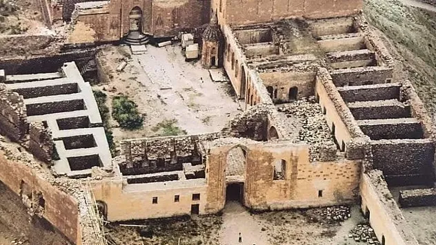 İshak Paşa Sarayı'nın Restorasyon Öncesi Görüntüsü Ortaya Çıktı