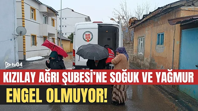 Soğuk ve Yağmura Rağmen Kızılay Ağrı Şubesi'nden Kapı Kapı Yardım Hizmeti