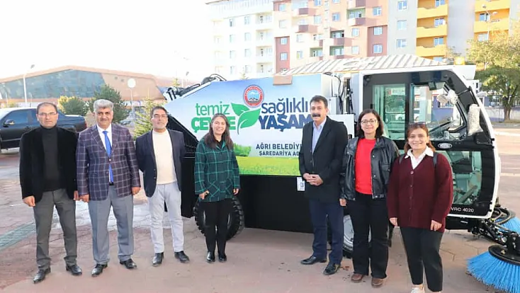 Ağrı Belediyesi, Vakumlu Yeni Yol Süpürme Aracıyla Filosunu Güçlendirdi