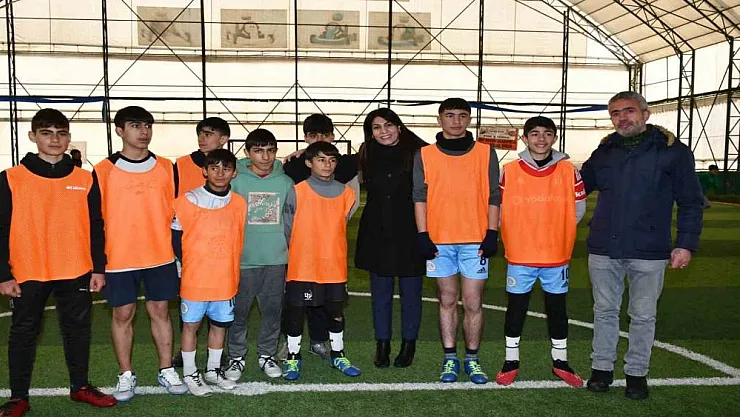 Ağrı'da öğrenciler ara tatilde futbol heyecanı yaşadı