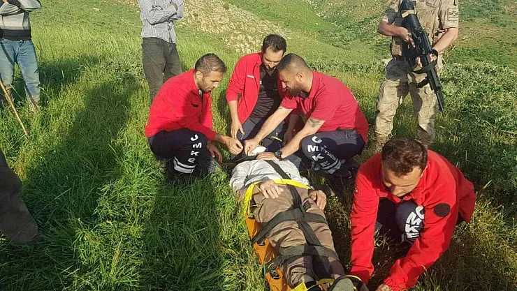 İnek tepmesi sonucu yaralanan şahıs hastaneye yetiştirildi
