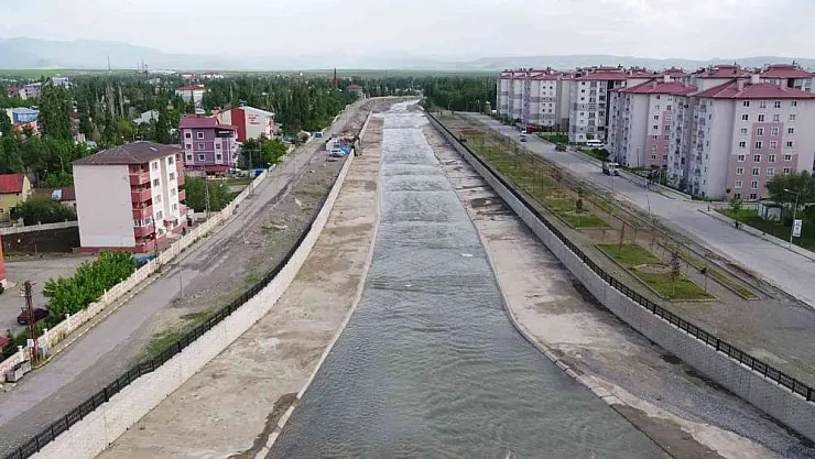 Taşlıçay Deresi çevresinde çalışmalar devam ediyor
