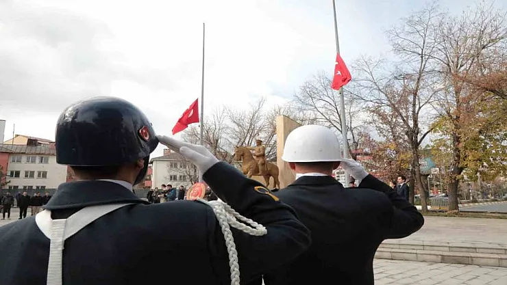 Ağrı'da Atatürk'ü anma töreni düzenlendi
