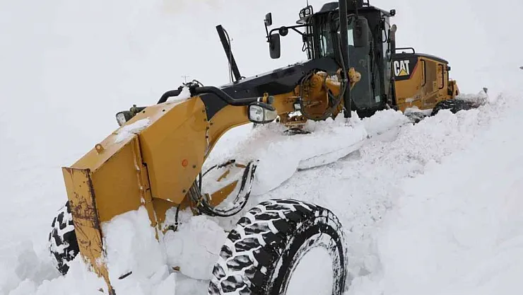 Ağrı'da kar kaplanları seferber oldu