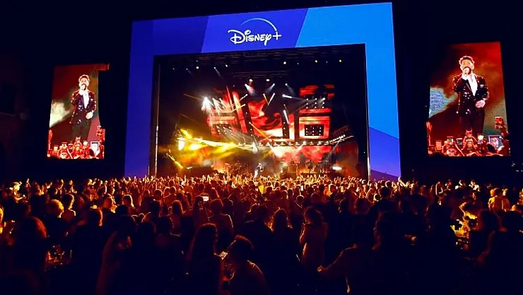 Disney Plus'tan rengarenk gece