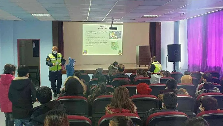 Bingöl'de trafik ekipleri öğrencileri bilgilendirdi
