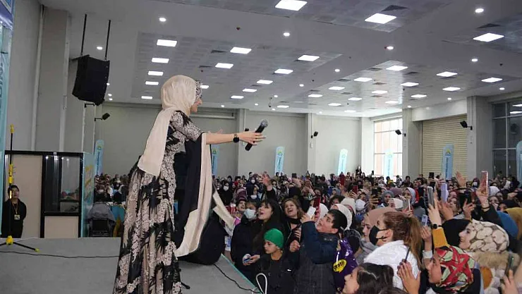 Tatvan Belediyesinden kadınlar matinesi
