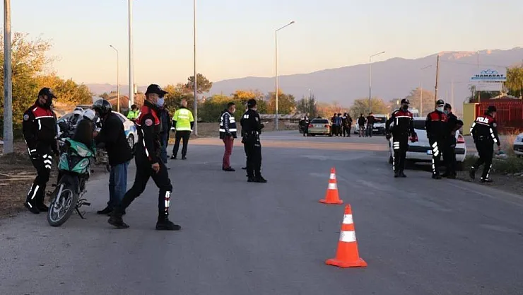 Erzincan'da çeşitli suçlardan aranan 12 kişi yakalandı
