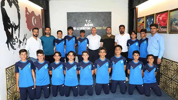 Sporcu öğrencilerden Milli Eğitim Müdürü Kökrek'e ziyaret