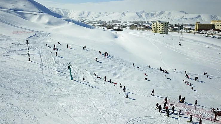 Bitlis'teki kayak merkezlerinde yarıyıl yoğunluğu
