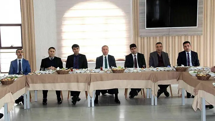 Ağrı'da 'Öğretmenlik Kariyer Basamakları Yönetmeliği' değerlendirildi