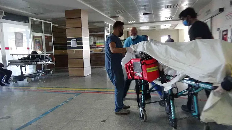 Kars'ta hırsızlar girdiği evin sahiplerini bıçakladı
