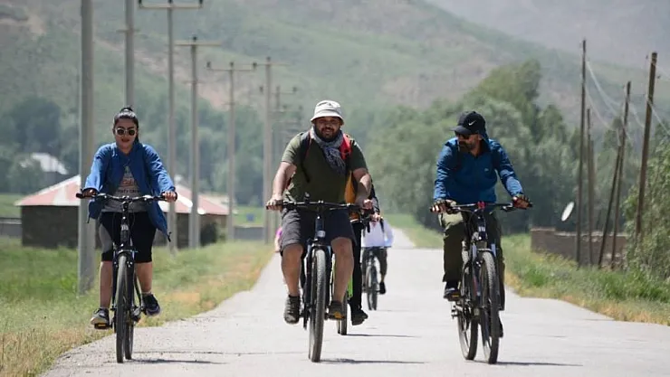 30 kişilik grup 50 kilometre pedal çevirdi
