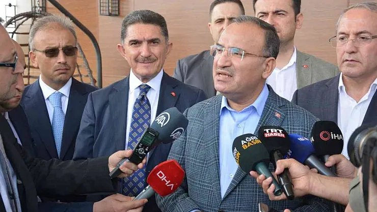 Ağrı'da konuşan Bakan Bozdağ:' Cumhurbaşkanımızın adaylığı konusunda herhangi bir anayasal ve yasal sorun yoktur.' 