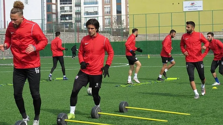 Elazığ Karakoçan FK, topbaşı yapıyor
