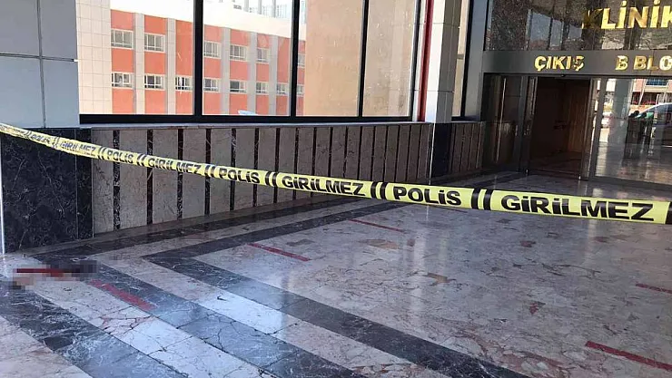Hastane içinde silahlı kavga: 1'i ağır 2 yaralı
