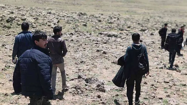 Jandarmanın dronla tespit ettiği 15 düzensiz göçmen yakalandı
