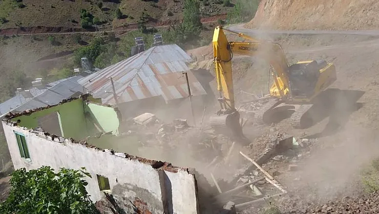 Haberi olmadan tapusuna şerh konuldu, evi yıkıldı
