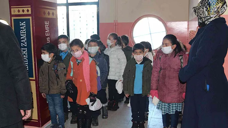 Tatvan'da yarıyıl tatilinin ardından okullar yeniden açıldı
