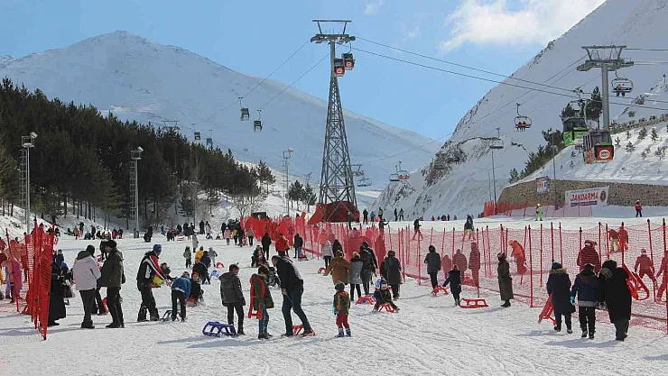 Tatilciler Erzurum'a akın ediyor, 10 günde 300 bin kişi ağırlandı
