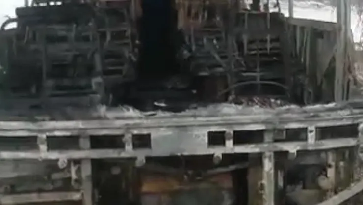 Kars'ta hareket halindeki midibüs yandı
