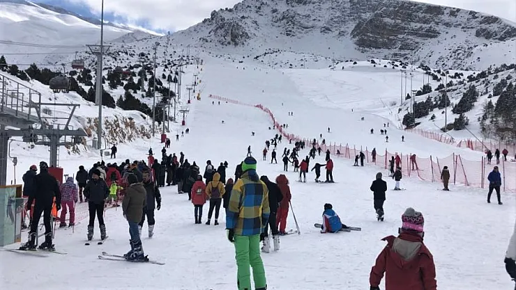 Ergan'da hafta sonu kayak heyecanı
