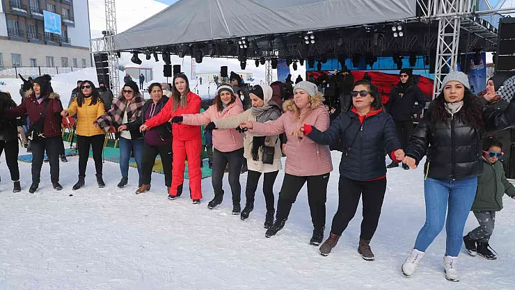 Hakkari 4. kar festivali halaylarla son buldu
