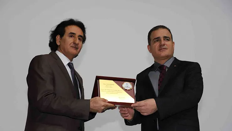 Hakkari Valisi Akbıyık'a yılın altın onur ödülü verildi
