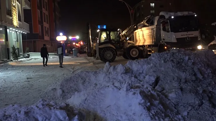 Erciş'te karla mücadele çalışması
