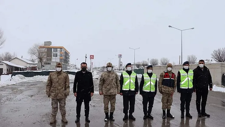 Kaymakam Çelik, yol kontrol ve emniyet noktalarını denetledi
