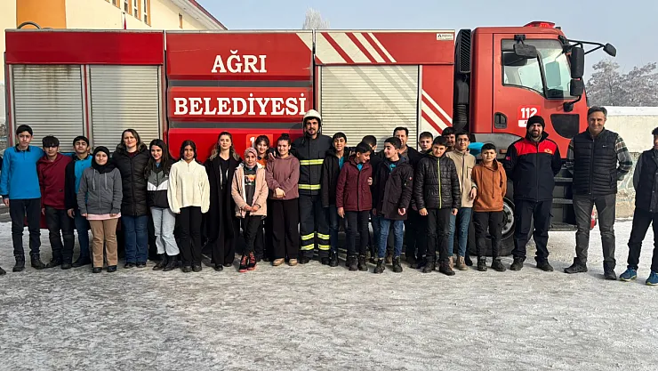 Ağrı Belediyesi İtfaiye Müdürlüğünden Öğrencilere Yangın Güvenliği Eğitimi