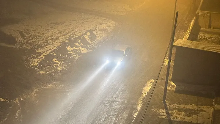 Ağrı'da Gece Saatlerinde Sis Hayatı Olumsuz Etkiledi
