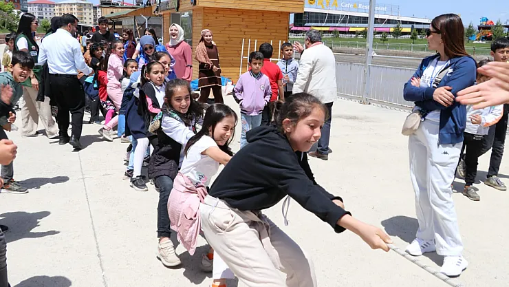Ağrı'da Geleneksel Çocuk Oyunları Şenliği ile unutulan oyunlar canlandı