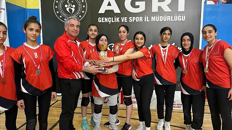 Ağrı'da Kulüpler Arası Yerel Lig Voleybol Müsabakaları Sona Erdi
